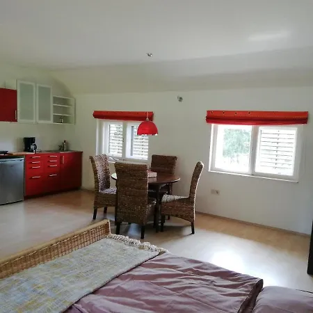 Waldhaus Pat Apartmán Galambok